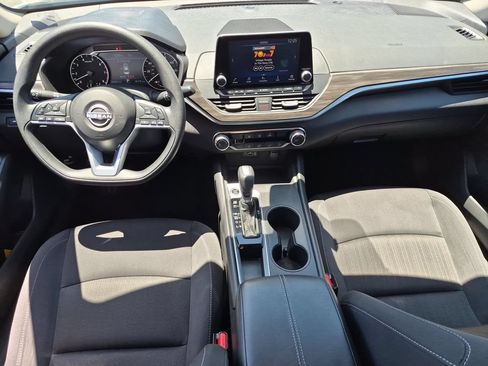 Used 2025 Nissan Altima 2.5 SV FWD image 26