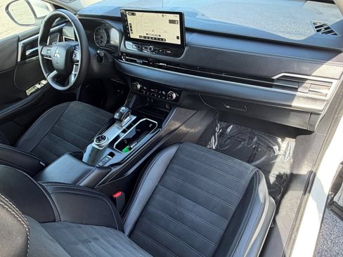 Used 2025 Mitsubishi Outlander SE AWD/4WD image 7