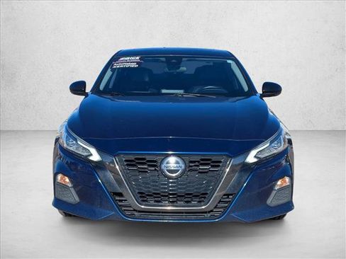 Used 2021 Nissan Altima 2.5 SR w/ SR Premium Package image 2