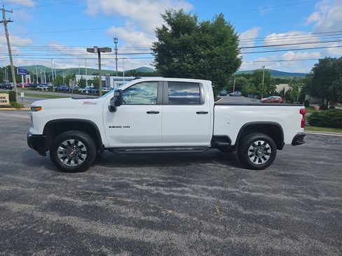 Used 2024 Chevrolet Silverado 2500 Custom w/ Custom Value Package AWD/4WD image 2