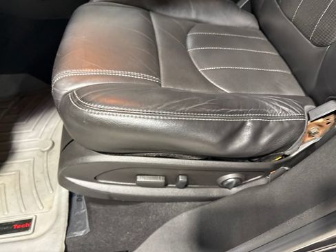Used 2015 Chevrolet Traverse LTZ AWD/4WD image 25