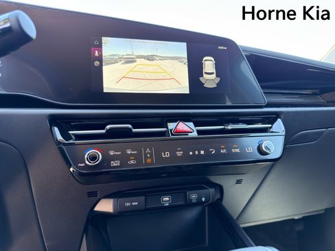 New 2026 Kia Niro EX FWD image 17