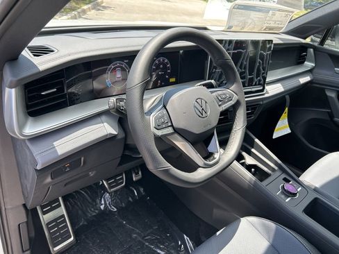 New 2026 Volkswagen Tiguan SE R-Line FWD image 24