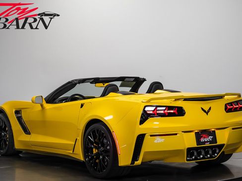 Used 2016 Chevrolet Corvette Z06 w/ 3LZ Preferred Equipment Group RWD image 3