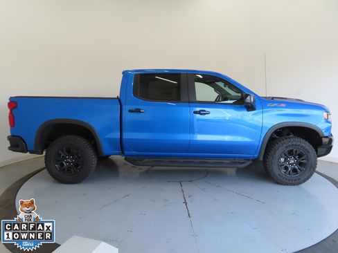 Used 2025 Chevrolet Silverado 1500 ZR2 w/ Technology Package image 2