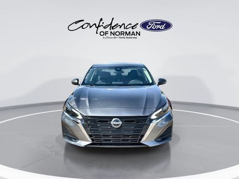 Used 2025 Nissan Altima 2.5 SV FWD image 2