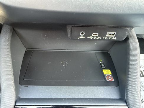 Used 2025 Subaru Forester Premium image 35