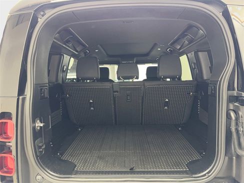 Used 2025 Land Rover Defender 110 S image 77