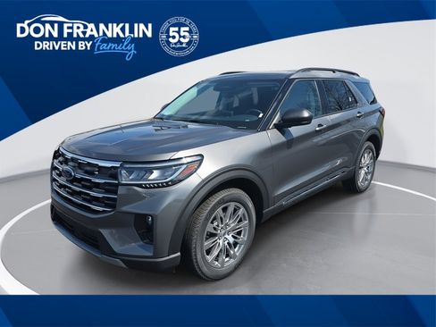 Used 2025 Ford Explorer Active w/ Active Comfort Package image 1