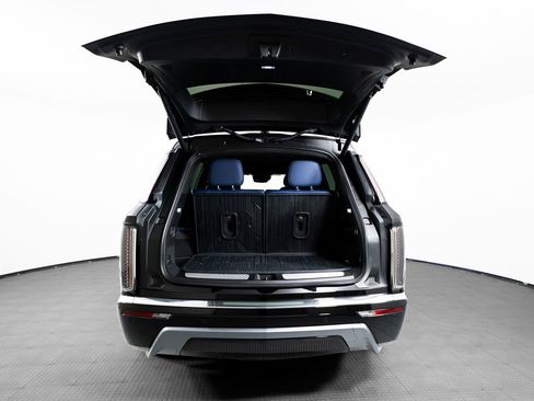 Used 2026 Cadillac Vistiq Premium Luxury w/ LPO, Floor Liner Package AWD/4WD image 40