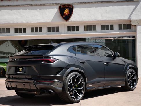 Used 2024 Lamborghini Urus Performante image 3