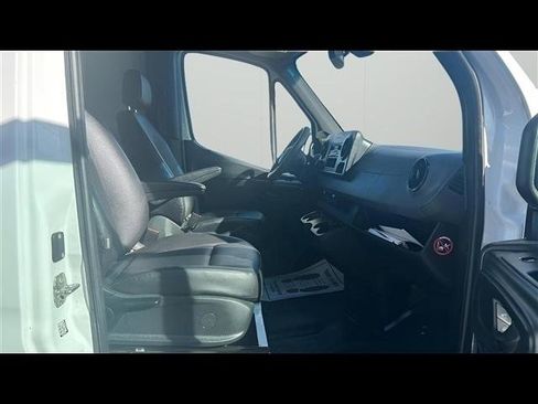 Used 2021 Mercedes-Benz Sprinter 2500 image 16