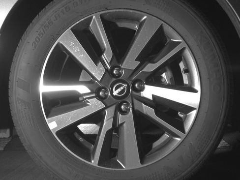 Used 2025 Nissan Versa SV image 13