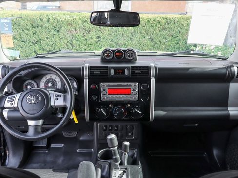 Used 2014 Toyota FJ Cruiser 4WD image 31