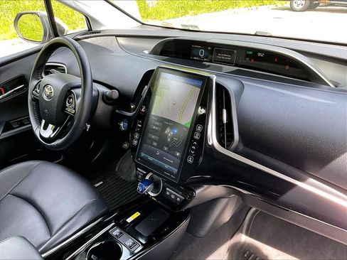 Certified 2021 Toyota Prius Prime XLE w/ Carpet Mat Package (TMS) FWD image 14