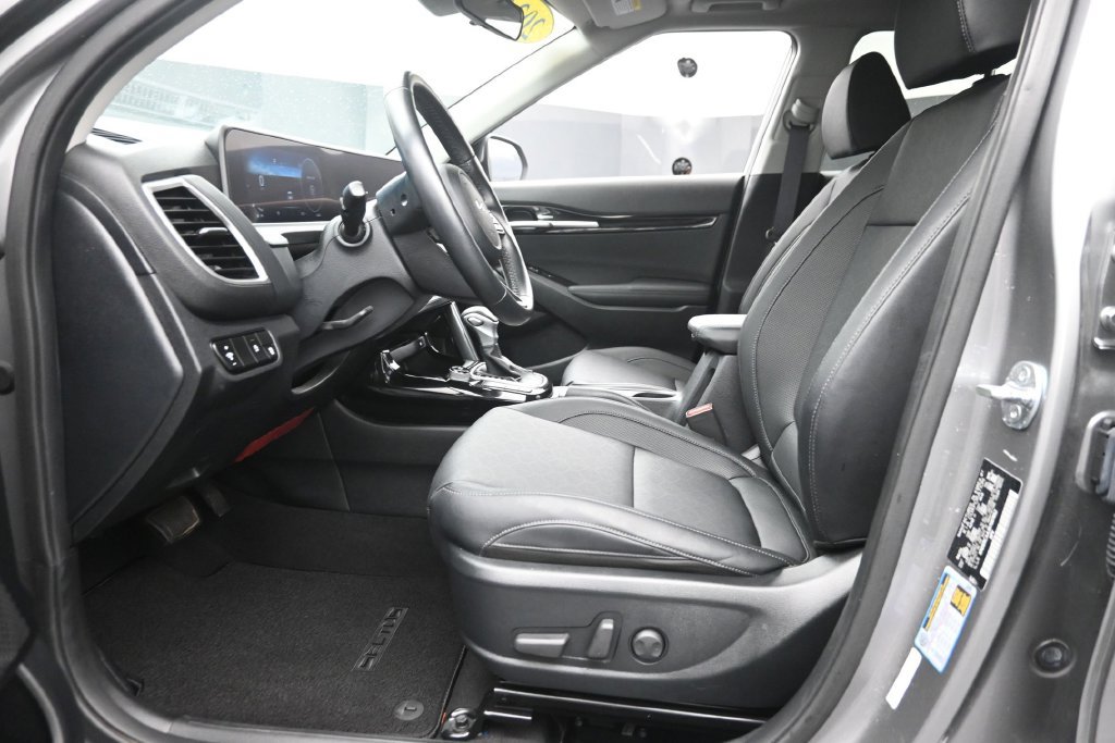 Used 2024 Kia Seltos EX AWD/4WD image 16