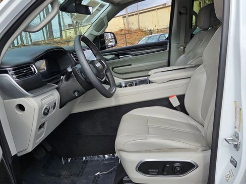 Used 2023 Jeep Wagoneer Series III w/ Preferred Equipment Group image 5