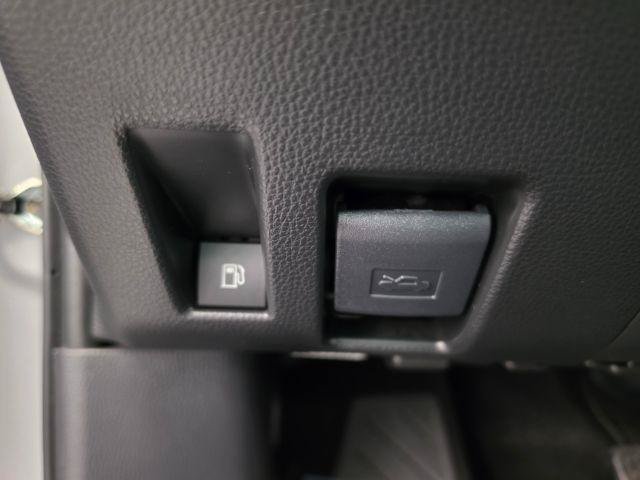 Used 2025 Toyota RAV4 XLE AWD/4WD image 16