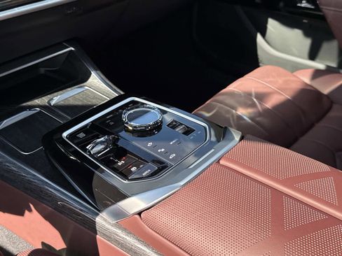 Certified 2025 BMW 760i xDrive 760i xDrive w/ Executive Package image 21