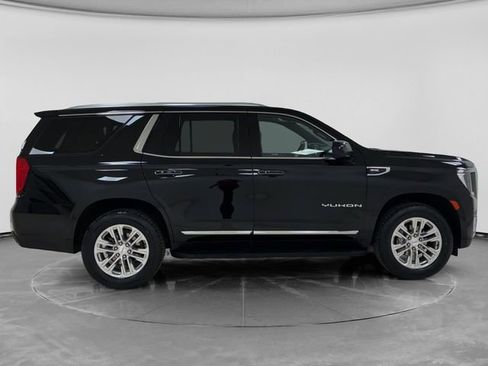 Used 2023 GMC Yukon SLT AWD/4WD image 2