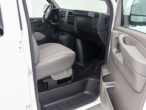 Used 2015 Chevrolet Express 3500 LT w/ LT Preferred Equipment Group RWD image 15