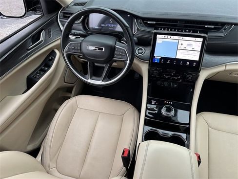 Used 2022 Jeep Grand Cherokee L Limited image 18