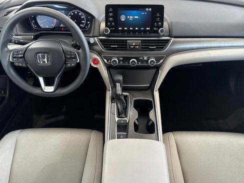 Used 2018 Honda Accord LX image 17