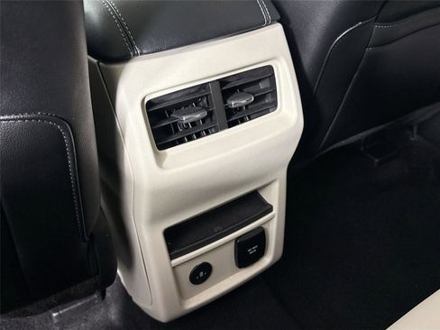 Used 2022 Ford Edge Titanium AWD/4WD image 36