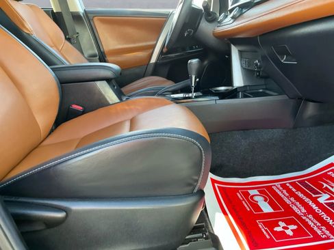 Used 2018 Toyota RAV4 Limited w/ Advanced Technology Package image 21