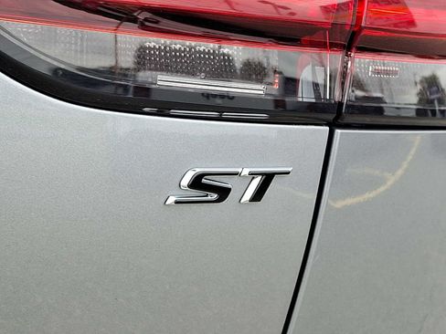 Used 2023 Buick Envision Essence w/ Sport Touring Package image 34