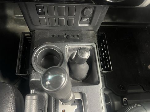 Used 2014 Toyota FJ Cruiser 4WD image 10