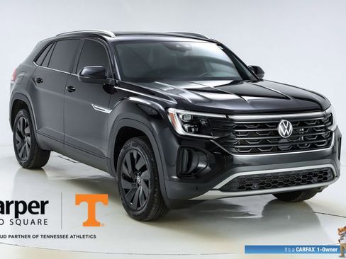 Used 2025 Volkswagen Atlas Cross Sport SE w/ Panoramic Sunroof Package image 15