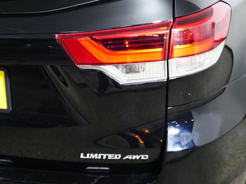 Used 2019 Toyota Highlander Limited Platinum image 17