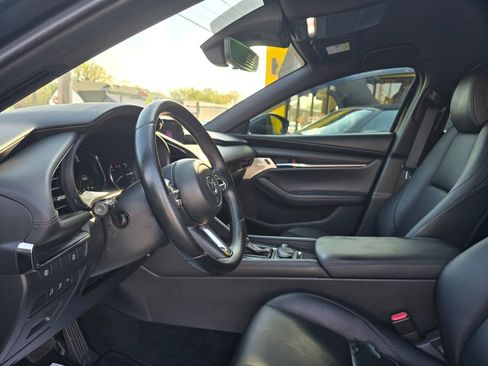 Used 2019 MAZDA MAZDA3 Hatchback w/ Preferred Package FWD image 17