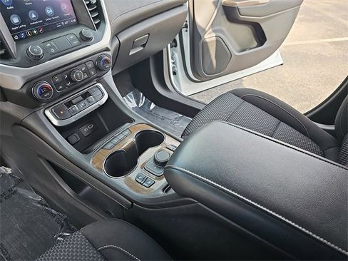 Certified 2023 GMC Acadia SLE w/ Driver Convenience Package image 22