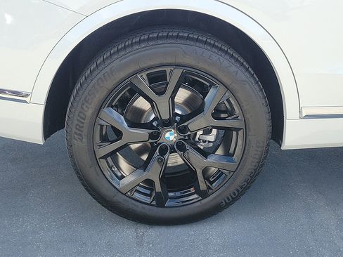 Used 2026 BMW X7 xDrive40i AWD/4WD image 6