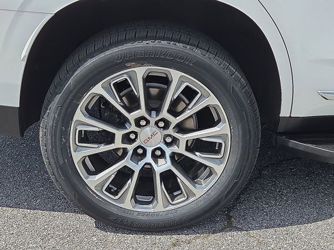 Used 2023 GMC Yukon Denali AWD/4WD image 7