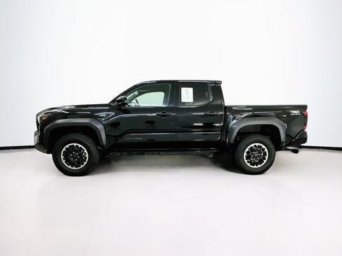 Used 2025 Toyota Tacoma TRD Off-Road AWD/4WD image 4