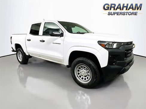 Used 2024 Chevrolet Colorado W/T image 1