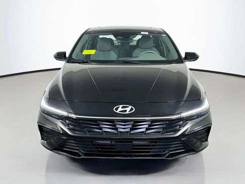 Used 2025 Hyundai Elantra SEL w/ Cargo Package FWD image 11