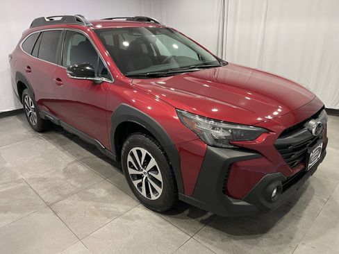 Used 2024 Subaru Outback Premium image 3