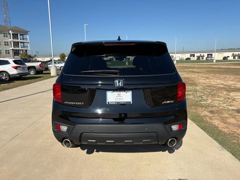Certified 2025 Honda Passport EX-L image 7