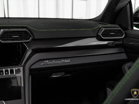 Used 2022 Lamborghini Urus AWD/4WD image 40