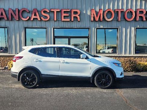 Used 2022 Nissan Rogue Sport S image 2