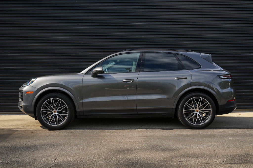 Certified 2026 Porsche Cayenne AWD/4WD image 2