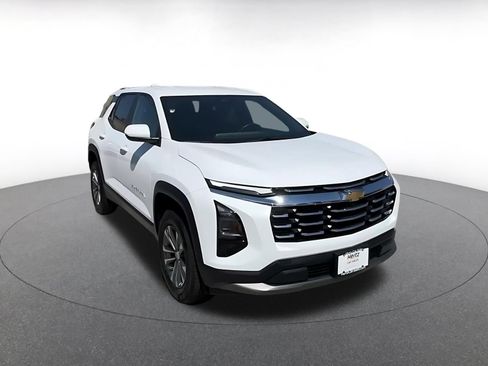 Used 2025 Chevrolet Equinox LT FWD image 3