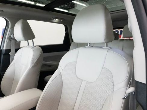 Used 2024 Kia Sorento S w/ Panoramic Sunroof Package FWD image 8