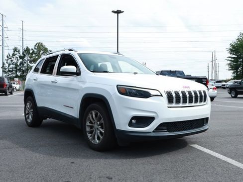 Used 2019 Jeep Cherokee Latitude w/ Popular Appearance Group FWD image 2