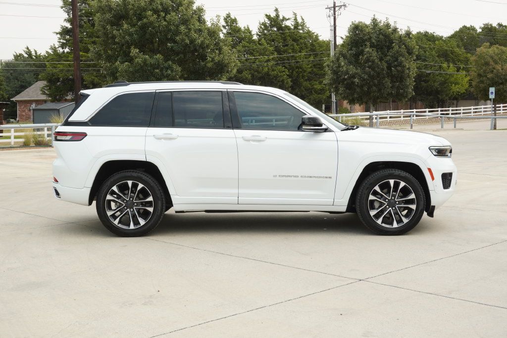 Used 2023 Jeep Grand Cherokee Overland RWD image 6