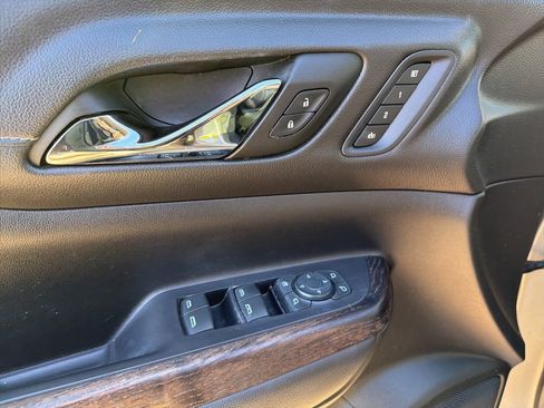 Used 2022 GMC Acadia Denali w/ Denali Ultimate Package image 13